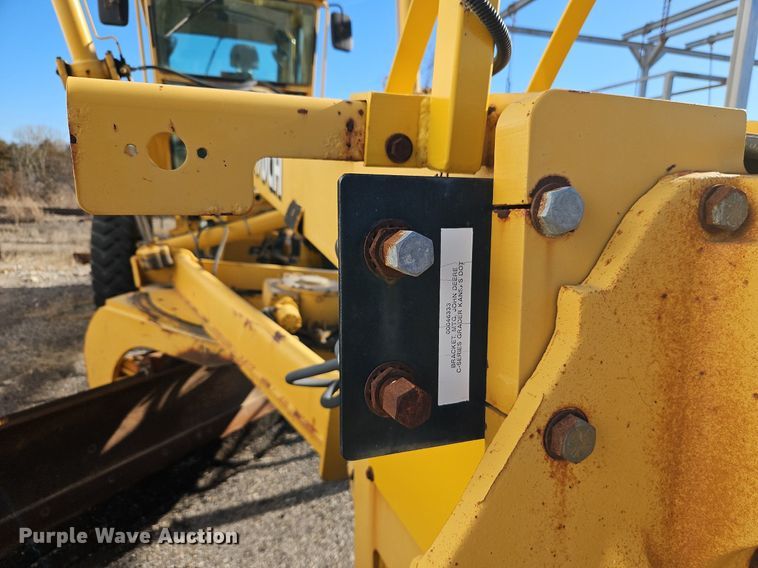 image for item OJ9510 2000 John Deere 770CH motor grader