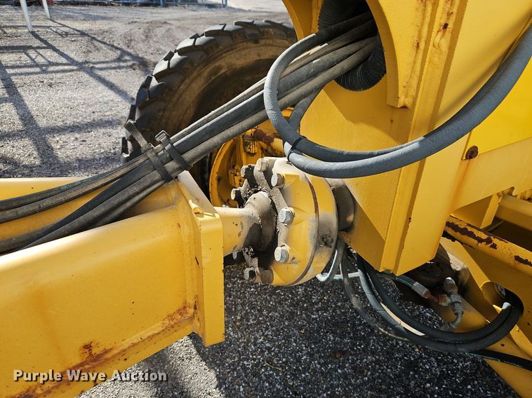 image for item OJ9510 2000 John Deere 770CH motor grader