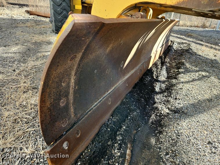 image for item OJ9510 2000 John Deere 770CH motor grader