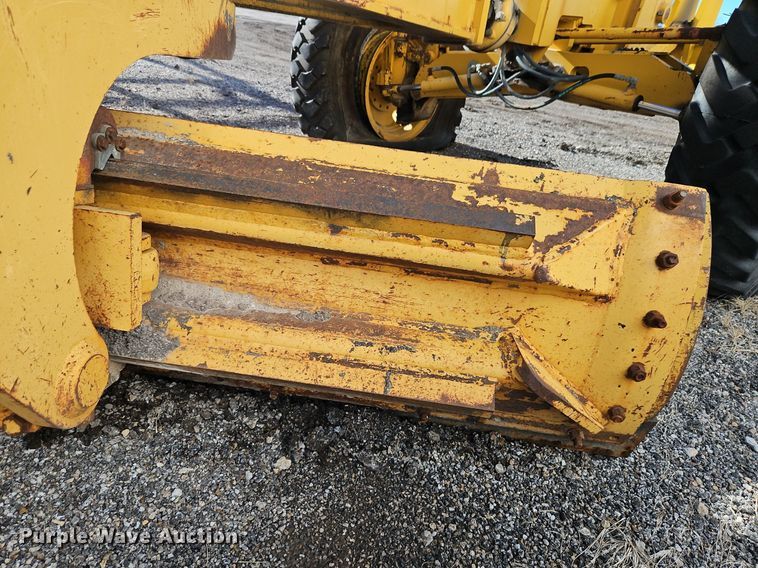 image for item OJ9510 2000 John Deere 770CH motor grader