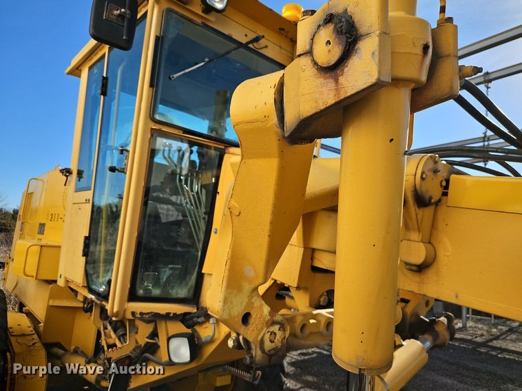 image for item OJ9510 2000 John Deere 770CH motor grader