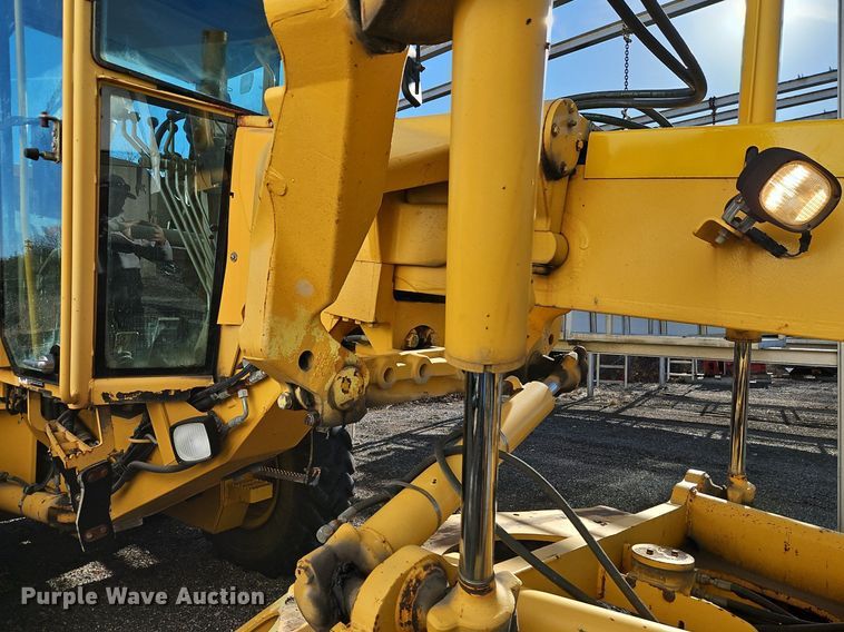 image for item OJ9510 2000 John Deere 770CH motor grader