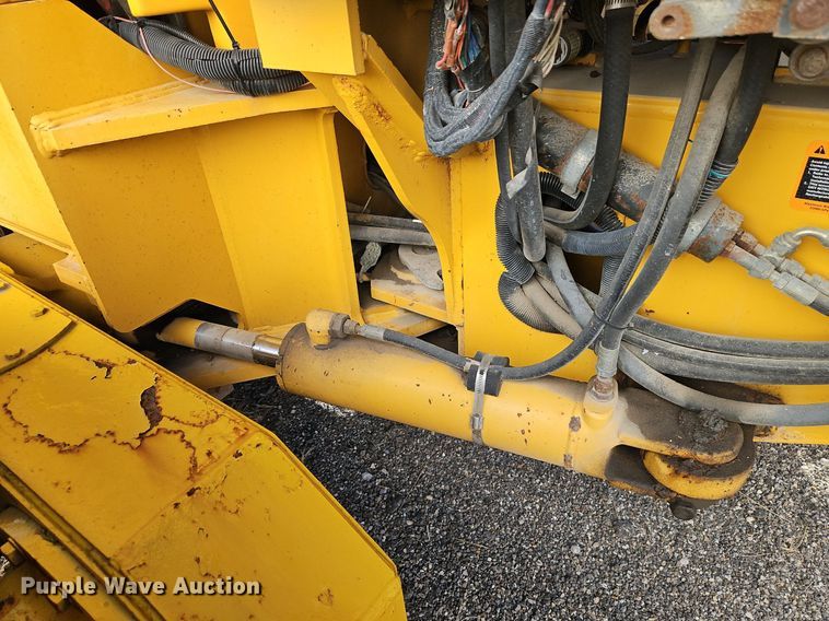 image for item OJ9510 2000 John Deere 770CH motor grader