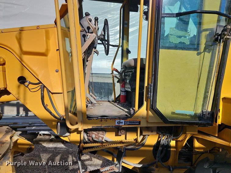 image for item OJ9510 2000 John Deere 770CH motor grader