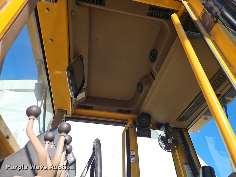 image for item OJ9510 2000 John Deere 770CH motor grader