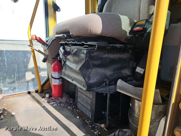 image for item OJ9510 2000 John Deere 770CH motor grader