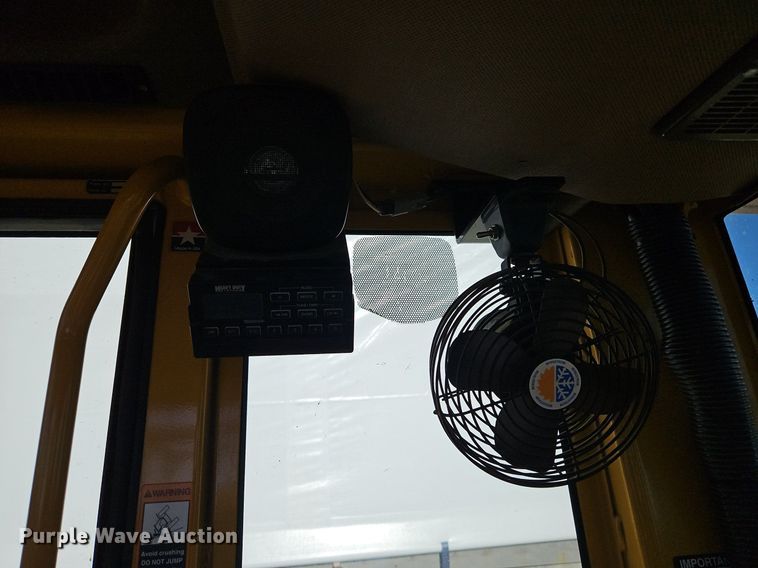 image for item OJ9510 2000 John Deere 770CH motor grader