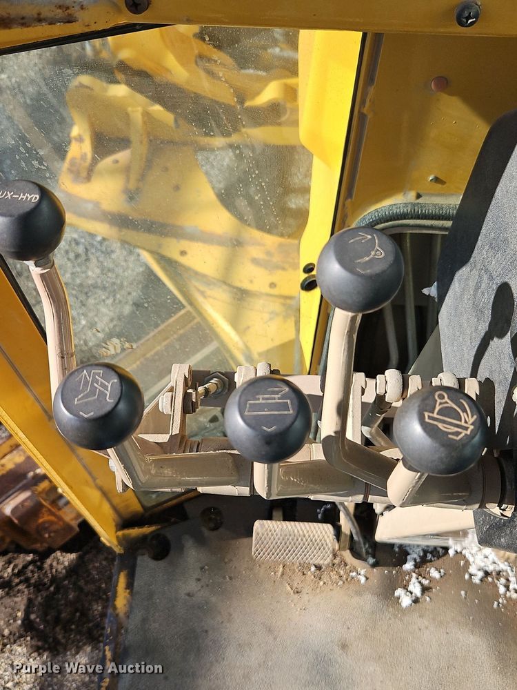 image for item OJ9510 2000 John Deere 770CH motor grader