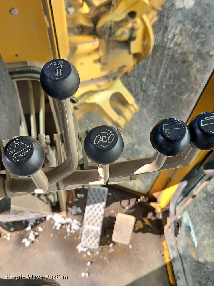 image for item OJ9510 2000 John Deere 770CH motor grader