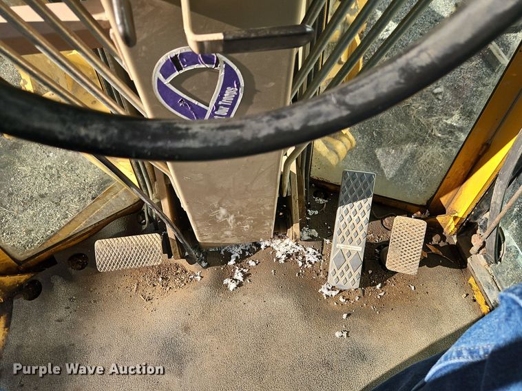 image for item OJ9510 2000 John Deere 770CH motor grader