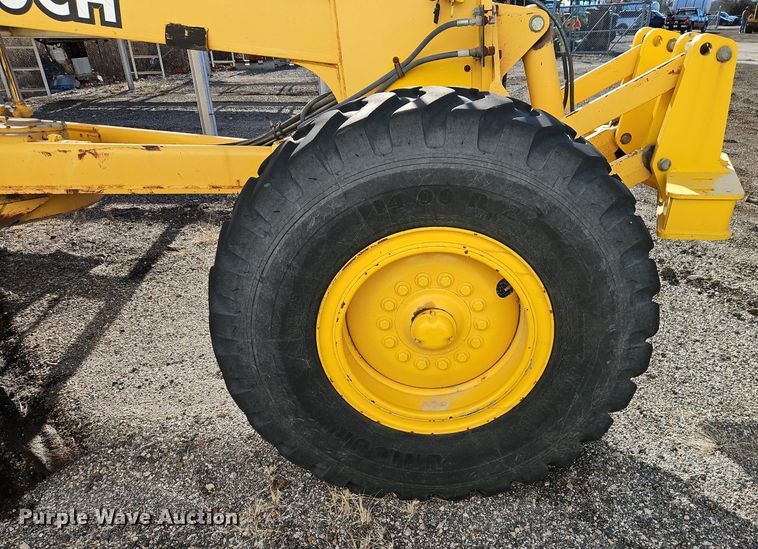 image for item OJ9510 2000 John Deere 770CH motor grader