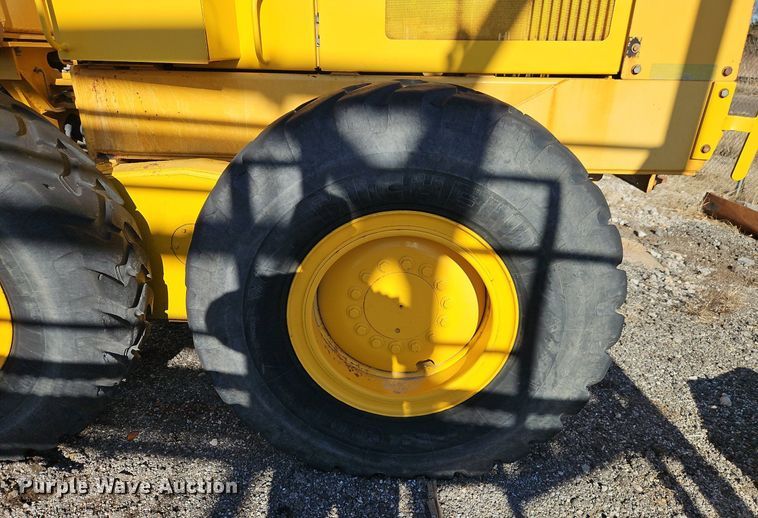 image for item OJ9510 2000 John Deere 770CH motor grader