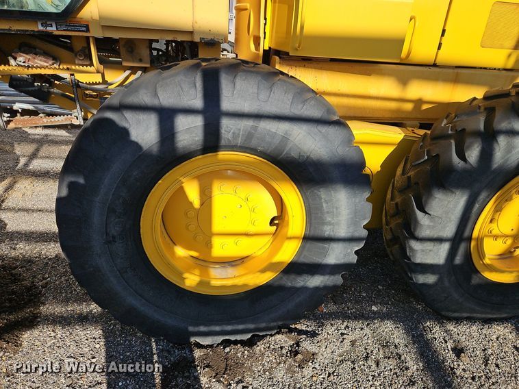 image for item OJ9510 2000 John Deere 770CH motor grader