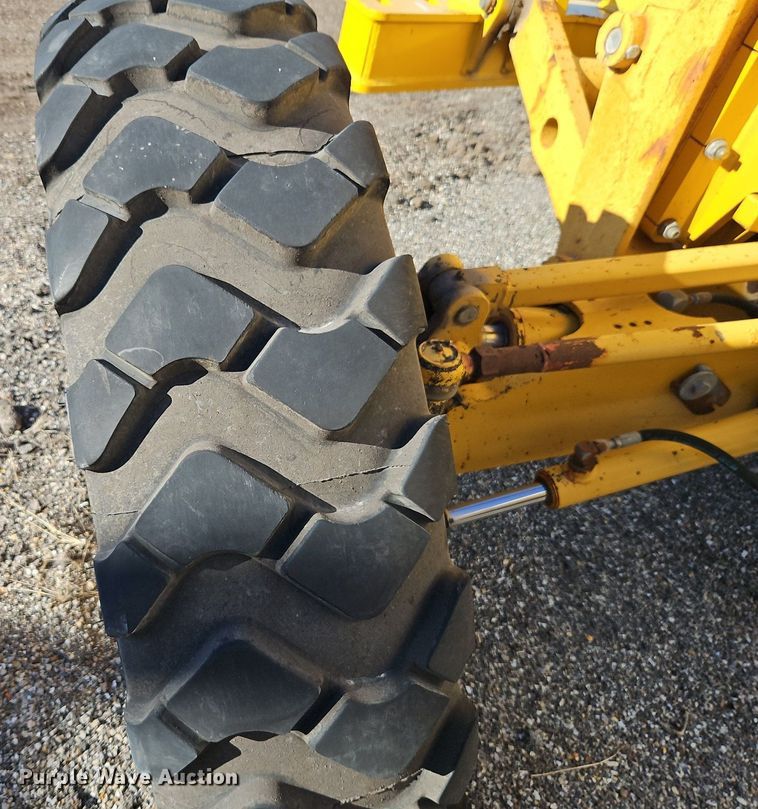 image for item OJ9510 2000 John Deere 770CH motor grader