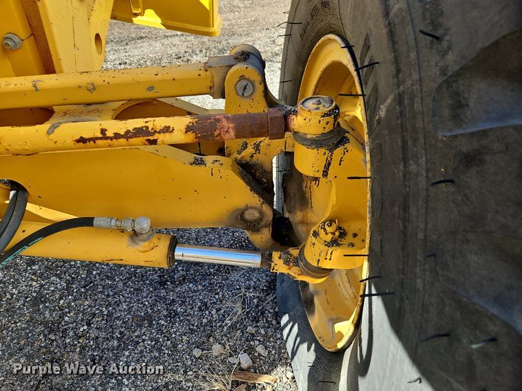 image for item OJ9510 2000 John Deere 770CH motor grader