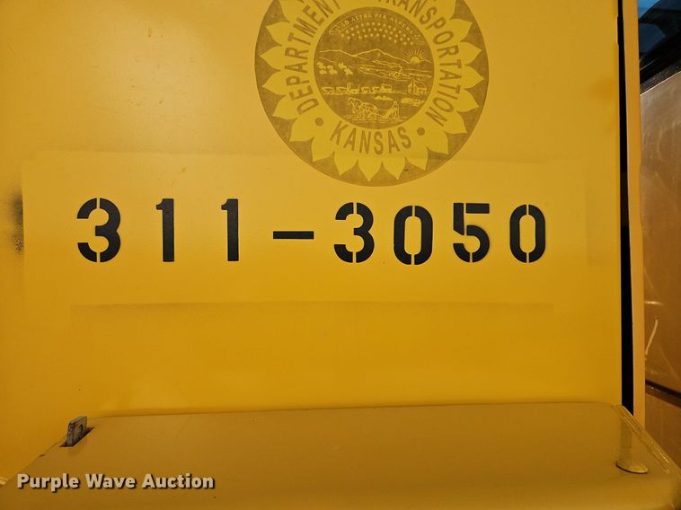 image for item OJ9510 2000 John Deere 770CH motor grader