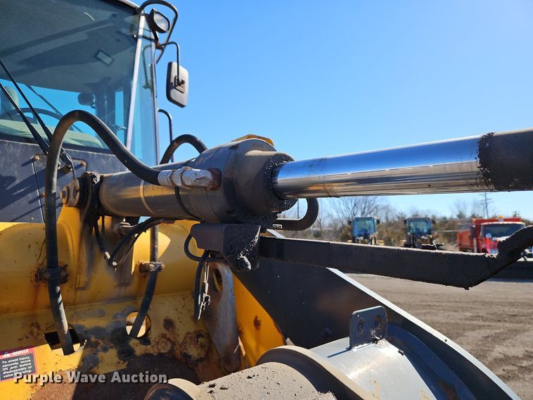 image for item OJ9515 2005 John Deere 444J wheel loader