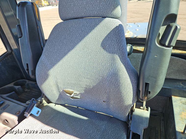 image for item OJ9515 2005 John Deere 444J wheel loader