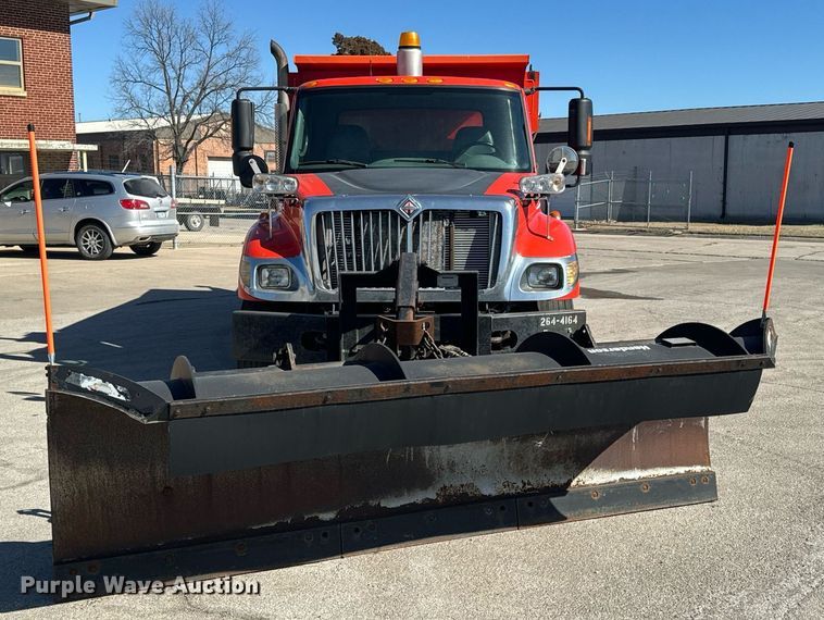 image for item OJ9516 2005 International 7400 dump truck