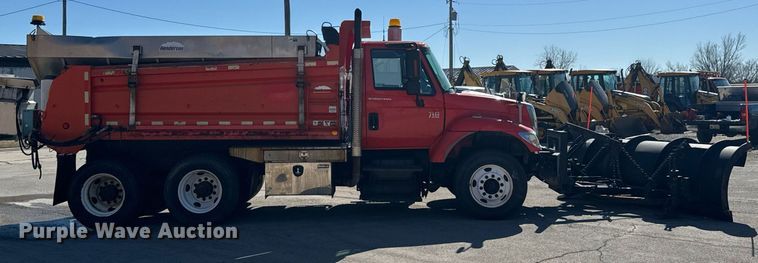 image for item OJ9516 2005 International 7400 dump truck