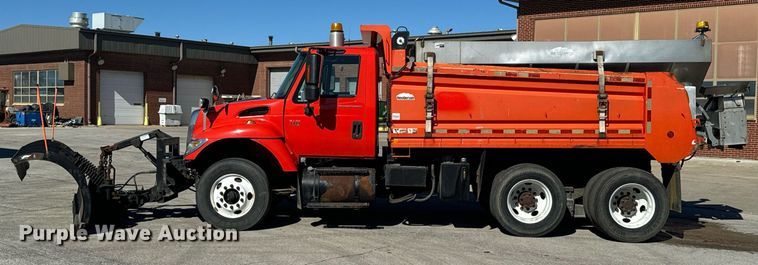 image for item OJ9516 2005 International 7400 dump truck