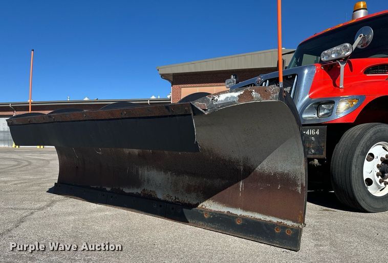 image for item OJ9516 2005 International 7400 dump truck