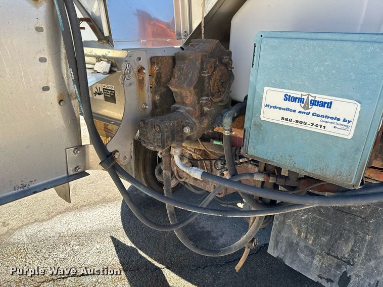 image for item OJ9516 2005 International 7400 dump truck