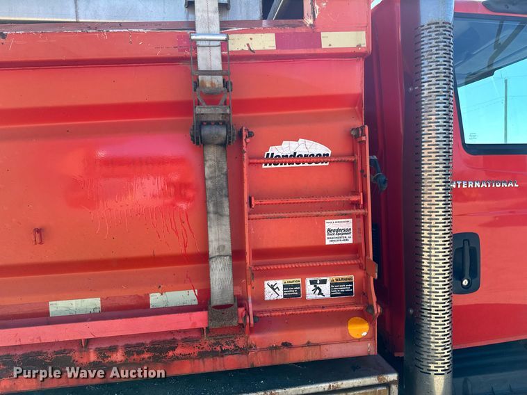 image for item OJ9516 2005 International 7400 dump truck