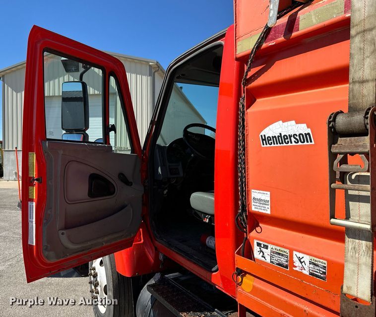 image for item OJ9516 2005 International 7400 dump truck