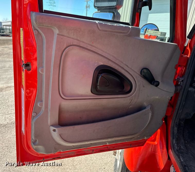 image for item OJ9516 2005 International 7400 dump truck