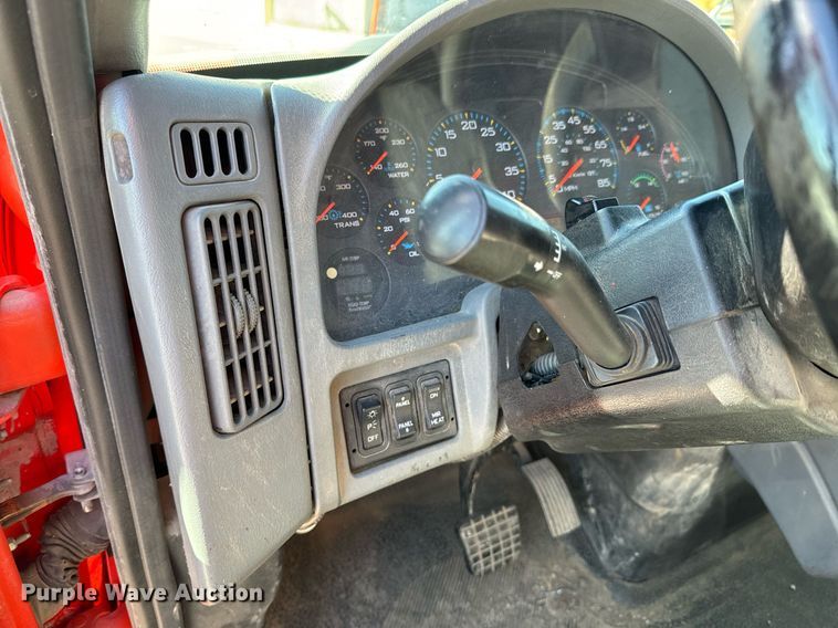 image for item OJ9516 2005 International 7400 dump truck