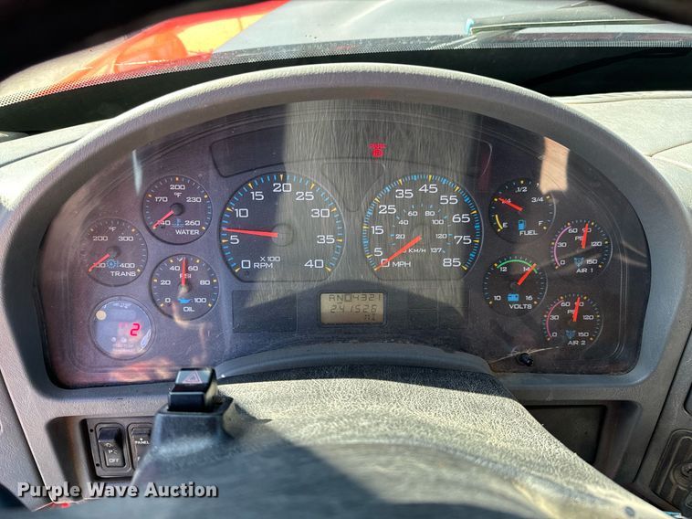 image for item OJ9516 2005 International 7400 dump truck