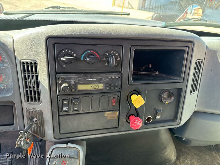 image for item OJ9516 2005 International 7400 dump truck