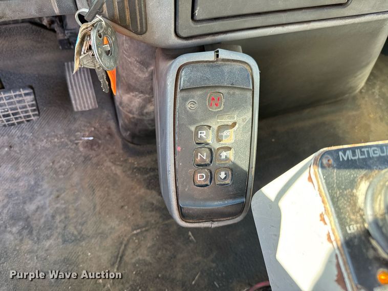 image for item OJ9516 2005 International 7400 dump truck