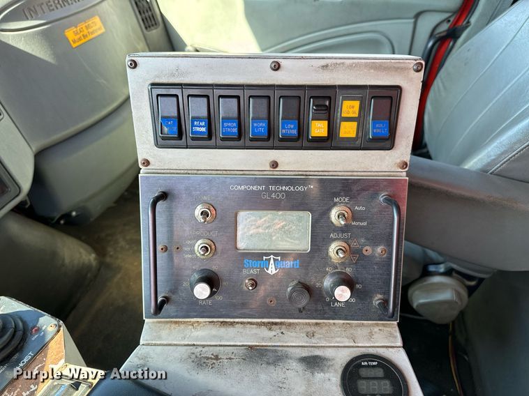 image for item OJ9516 2005 International 7400 dump truck