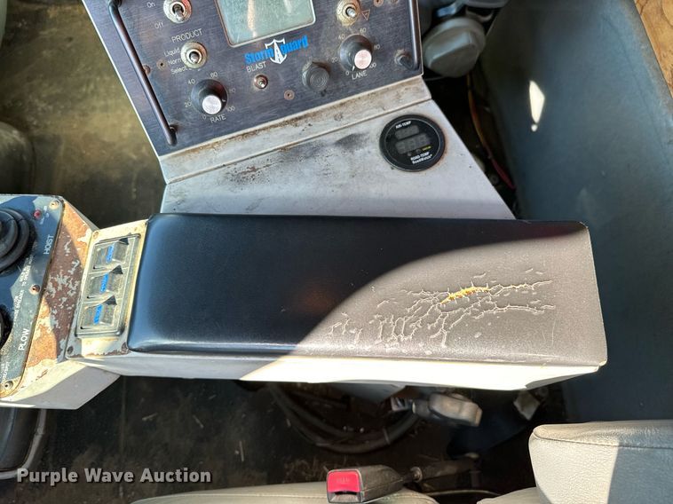 image for item OJ9516 2005 International 7400 dump truck