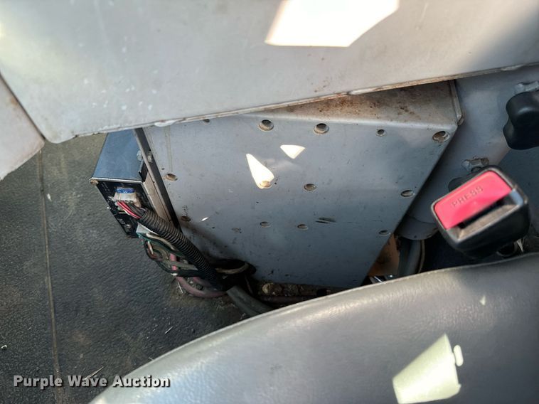 image for item OJ9516 2005 International 7400 dump truck