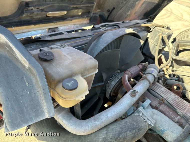 image for item OJ9516 2005 International 7400 dump truck