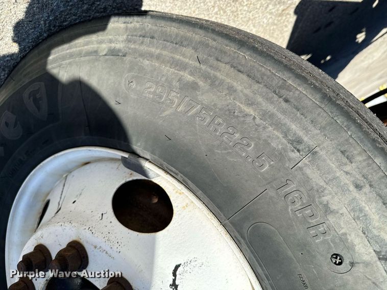 image for item OJ9516 2005 International 7400 dump truck