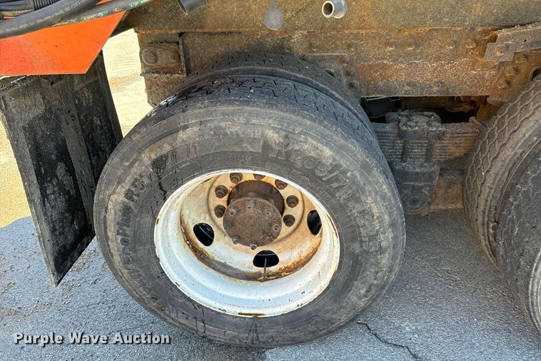 image for item OJ9516 2005 International 7400 dump truck