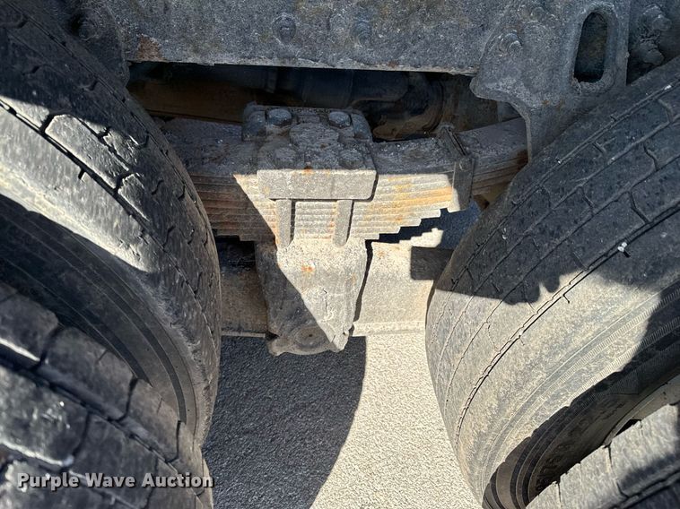 image for item OJ9516 2005 International 7400 dump truck