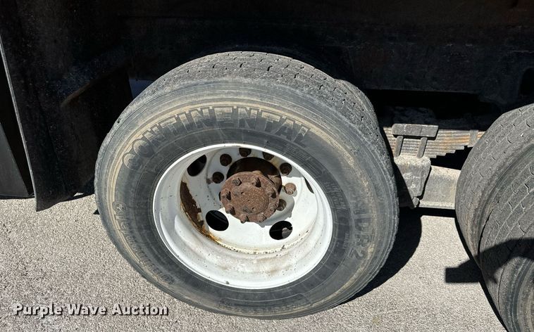 image for item OJ9516 2005 International 7400 dump truck