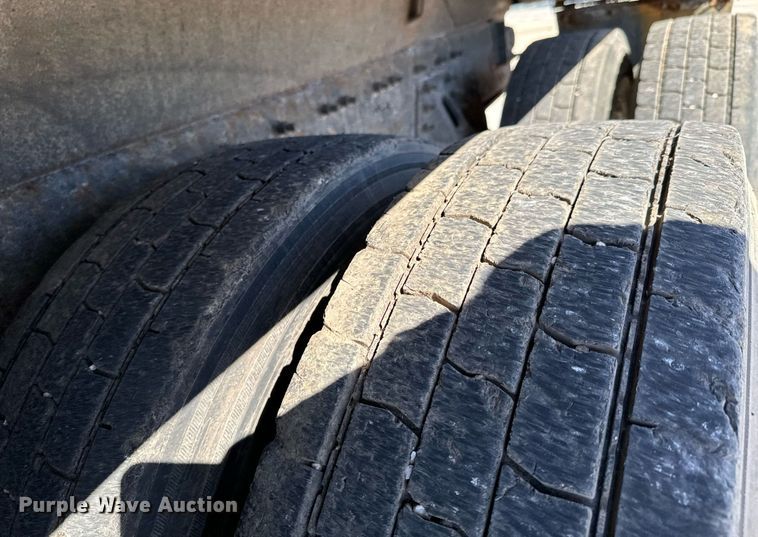 image for item OJ9516 2005 International 7400 dump truck