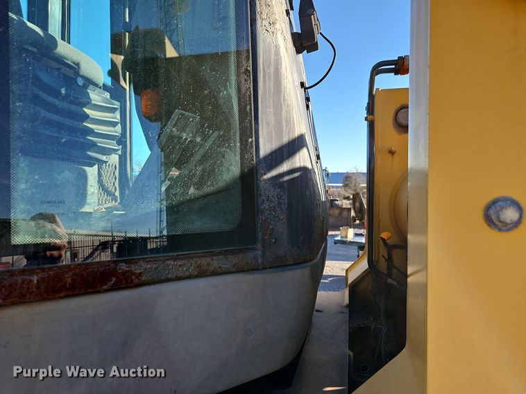 image for item OJ9524 2005 John Deere 444J wheel loader