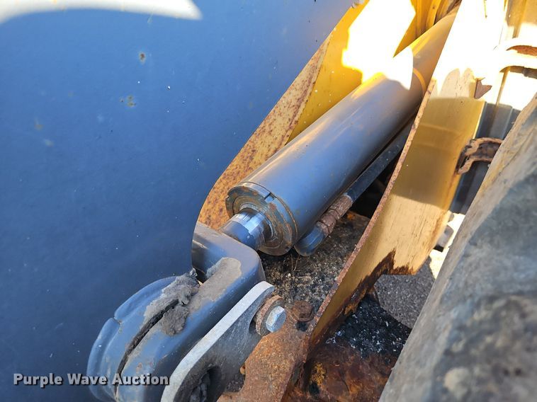 image for item OJ9524 2005 John Deere 444J wheel loader