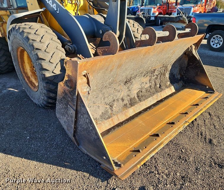 image for item OJ9524 2005 John Deere 444J wheel loader