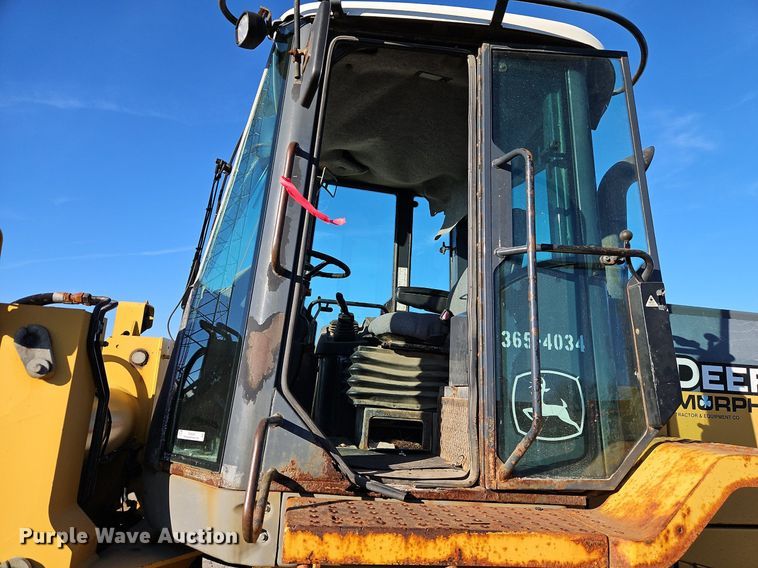 image for item OJ9524 2005 John Deere 444J wheel loader