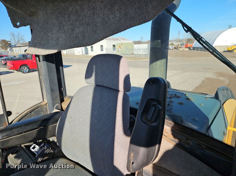 image for item OJ9524 2005 John Deere 444J wheel loader