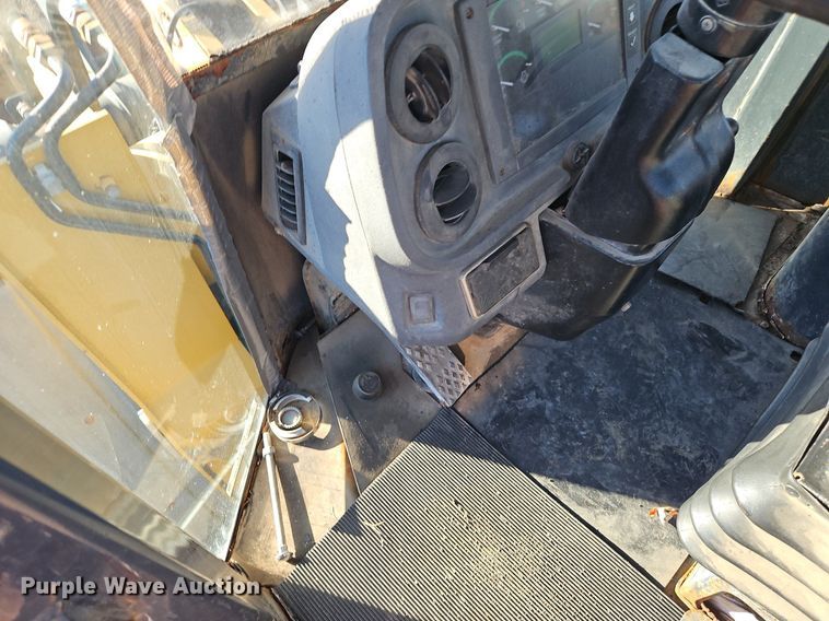 image for item OJ9524 2005 John Deere 444J wheel loader