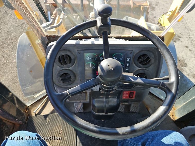 image for item OJ9524 2005 John Deere 444J wheel loader